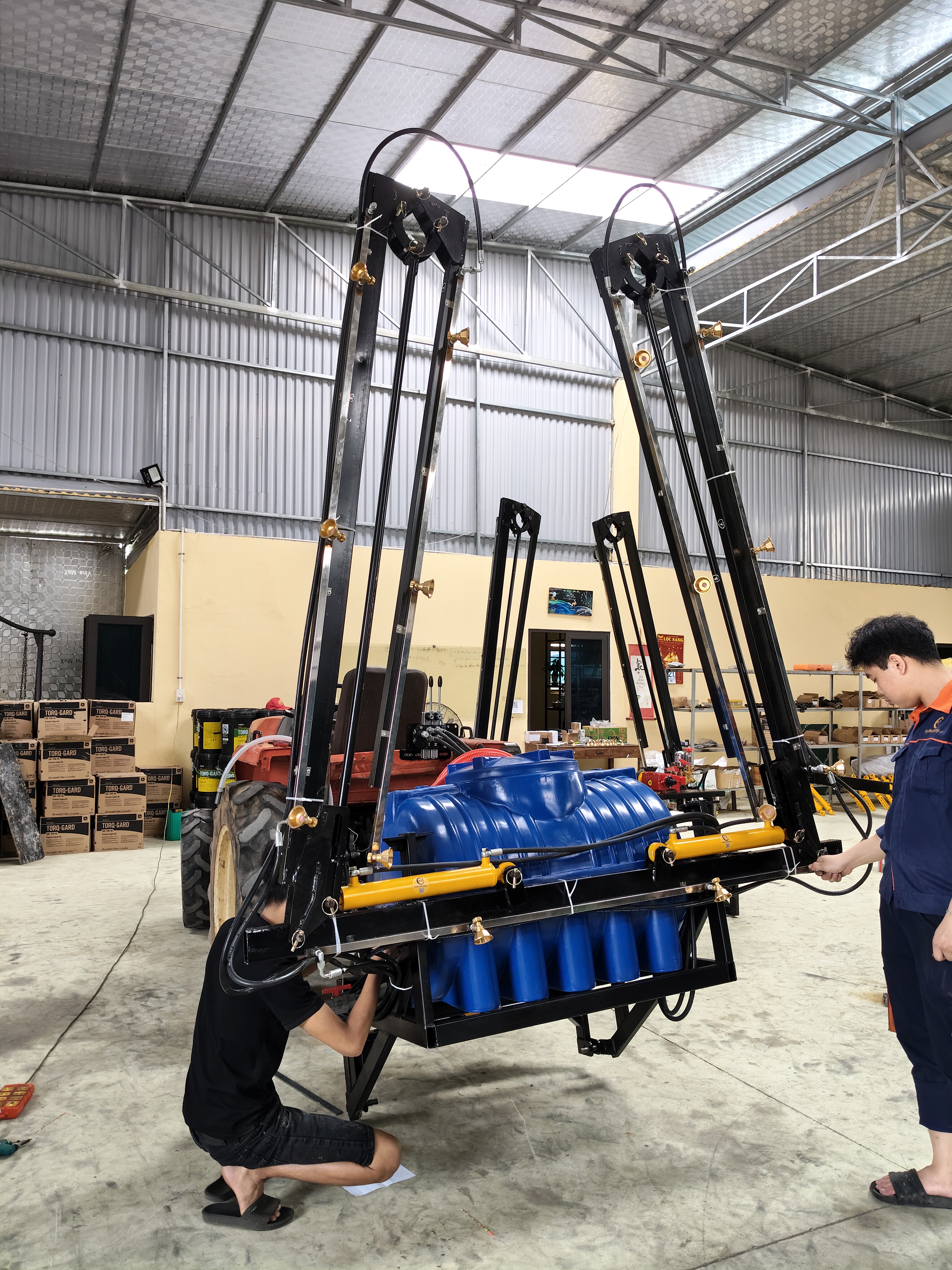 Giàn phun cánh gập thủy lực 5 khúc 10m 15 béc
